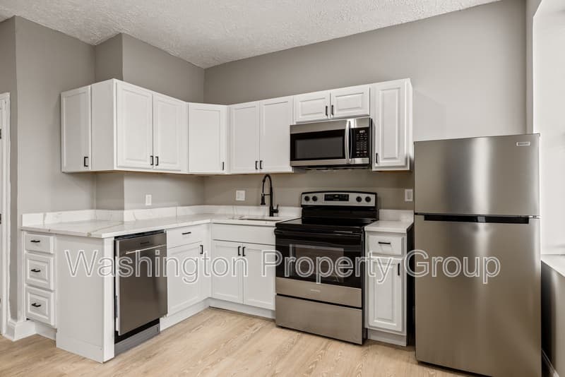 Baltimore House: 206 E 25th St
