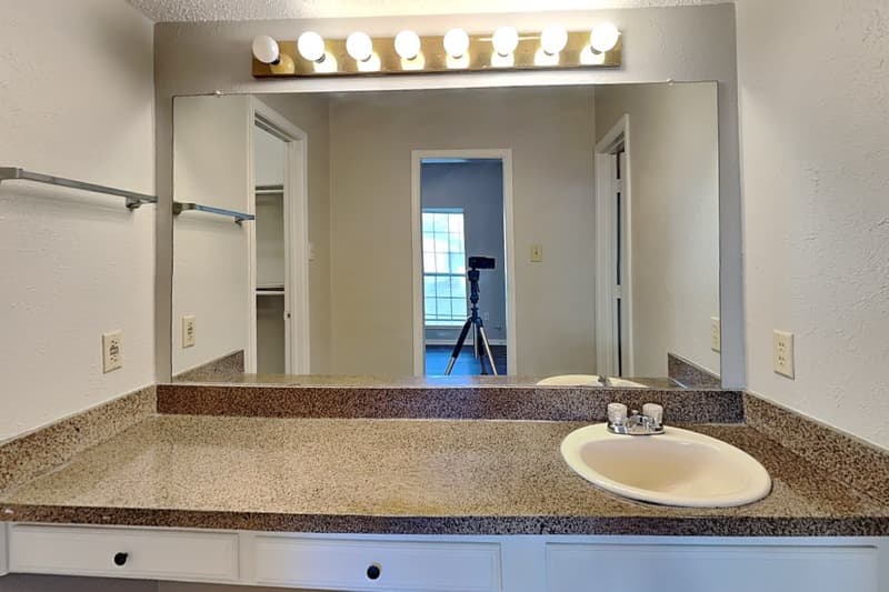 Rowlett House: 6312 Alissa Dr