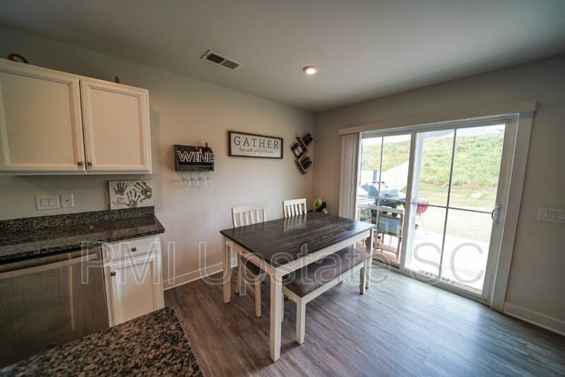 Greenville House: 215 Bending Branch Rd