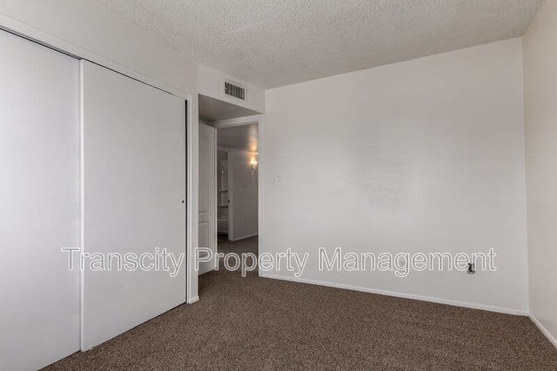 Mesa House: 600 S Dobson #102