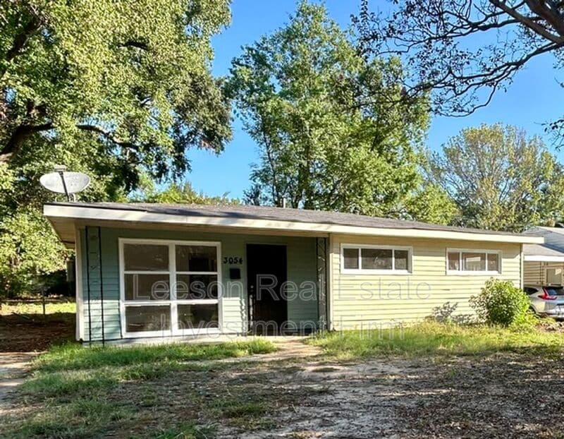 Shreveport House: 3054 Amherst St.