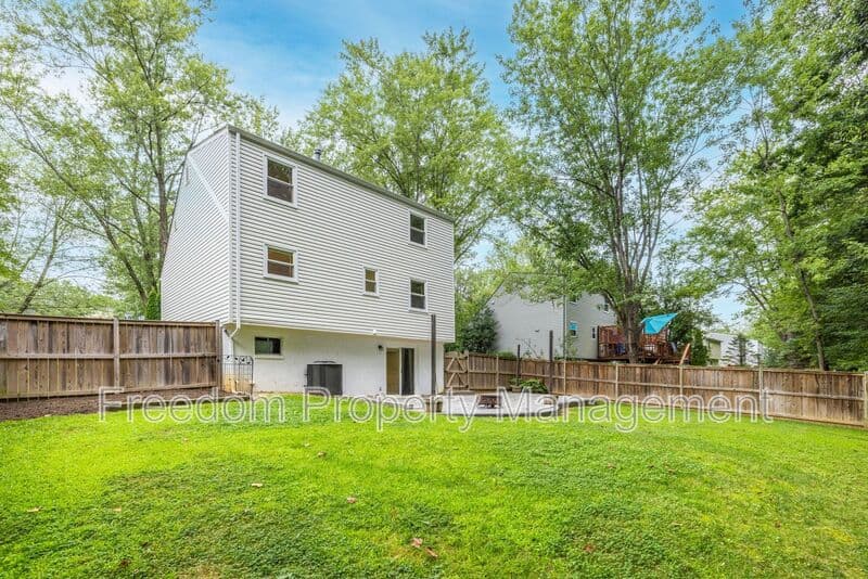 Woodbridge House: 5256 Sudberry Ln