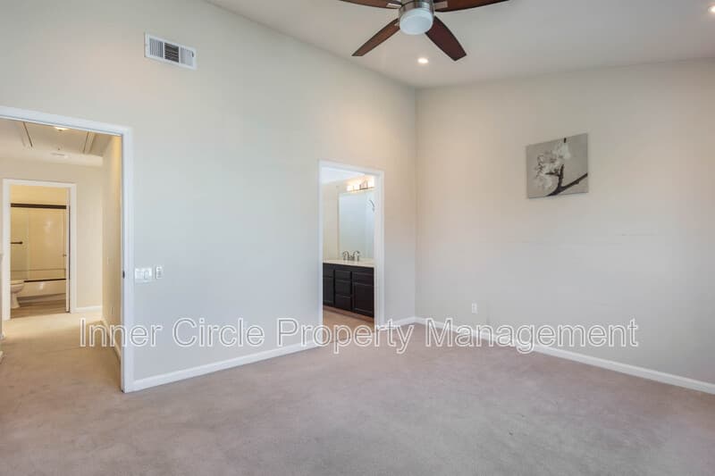 Brentwood House: 342 Chaucer Drive
