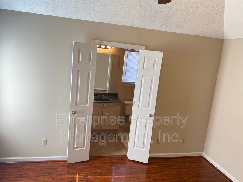 Memphis House: 3794 Walden Meadow Drive