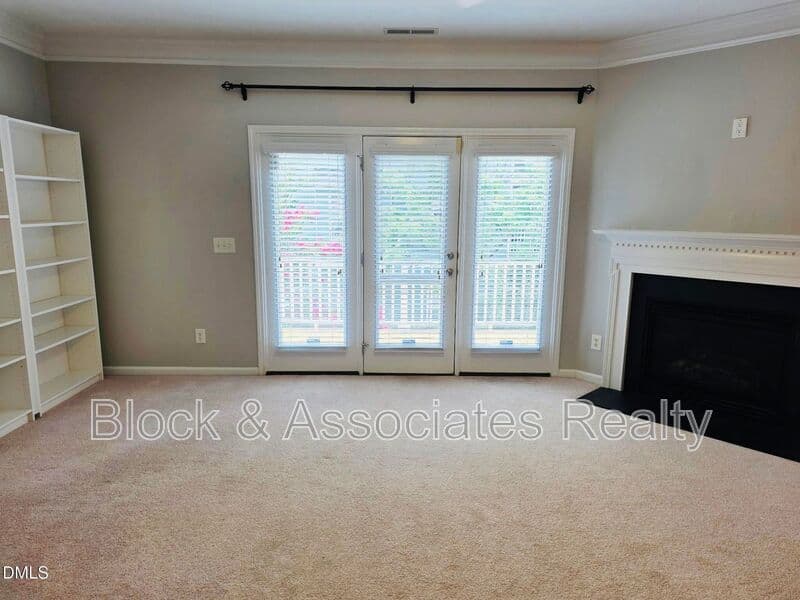 Cary Townhome: 124 Braeside Ct