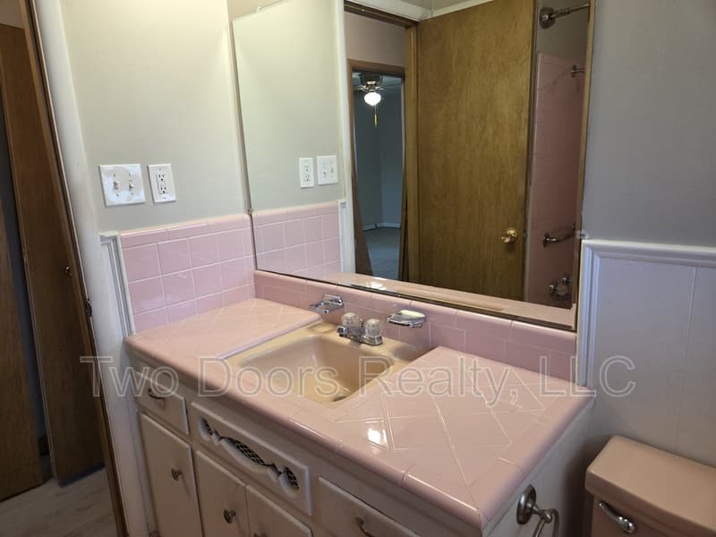 Midwest City House: 3225 N. Ridgewood Dr.