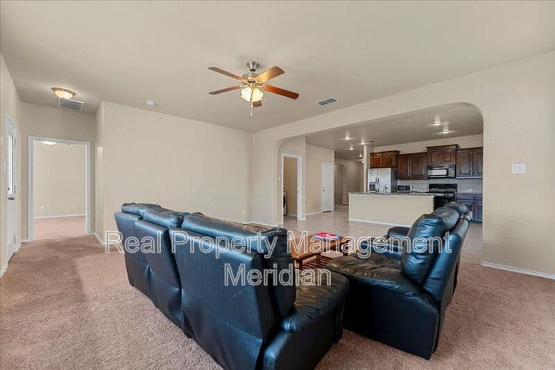 Fort Worth House: 1816 Placitas Trail