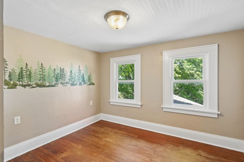 Sully House: 604 8th Avenue