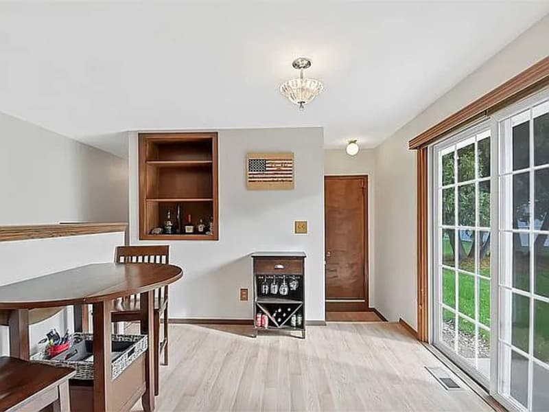Ashwaubenon House: 2217 Barberry Lane
