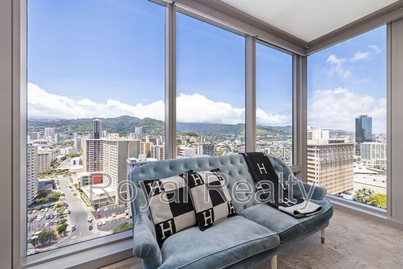 Honolulu Condo: 1555 Kapiolani Blvd