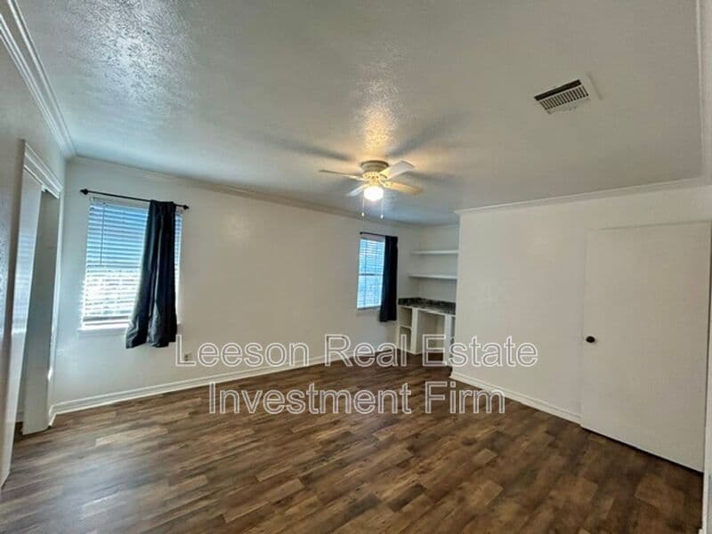 Shreveport House: 2500 Centenary Blvd.