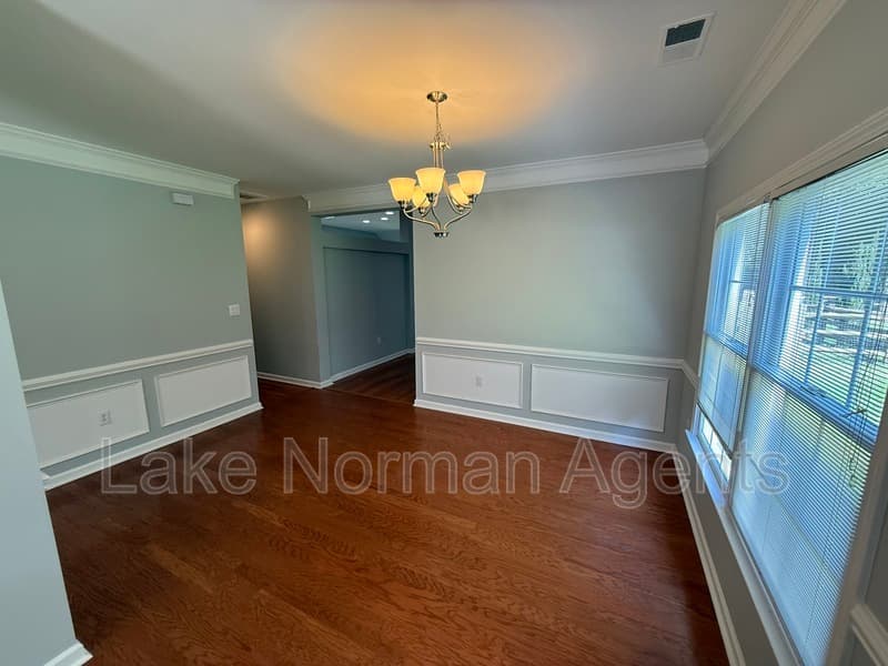 Huntersville House: 8821 Oakham Street