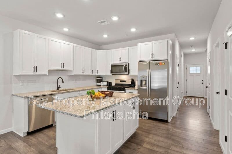 Norristown House: 230 Honey Ln