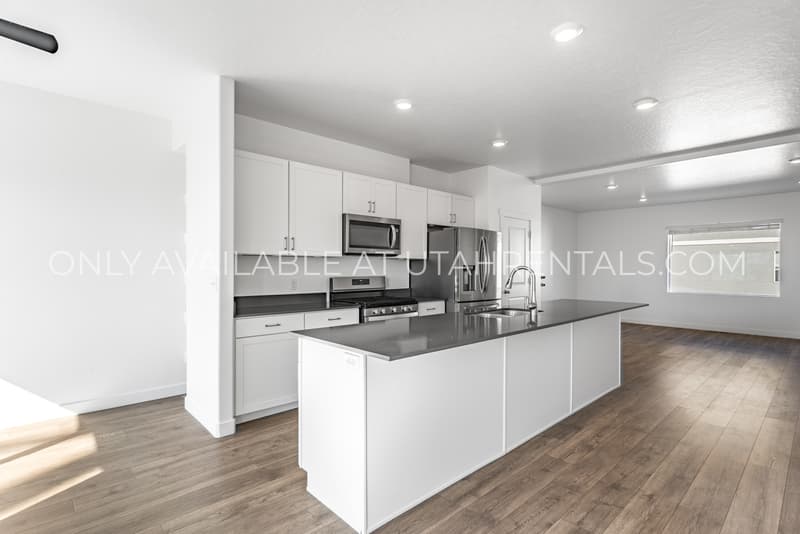 Saratoga Springs Townhome: 1139 E Hatch Row