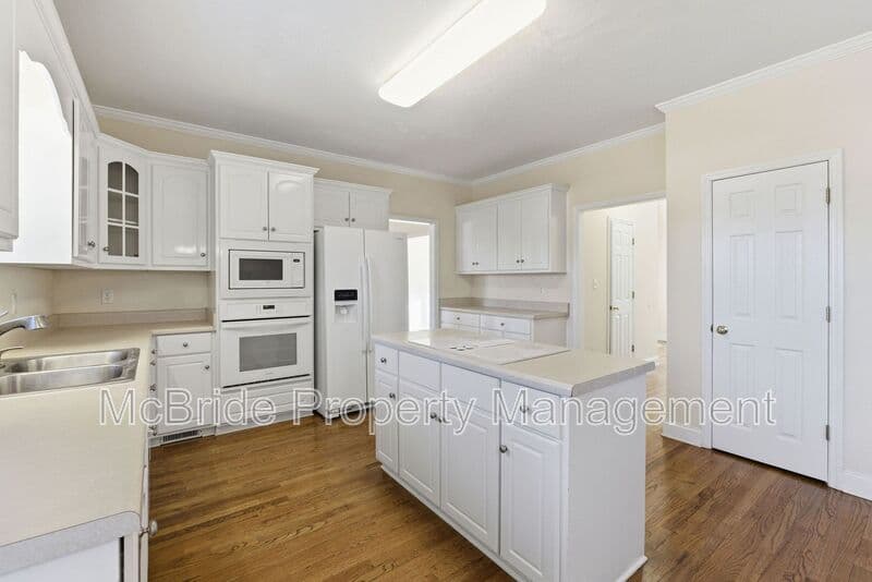 Evans House: 330 Gardenia Drive