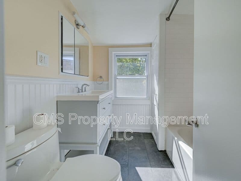 West Orange House: 14 Winding Way