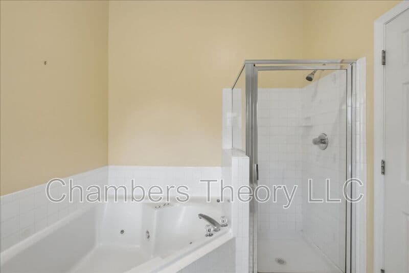 Silver Spring Condo: 11308 King George Dr