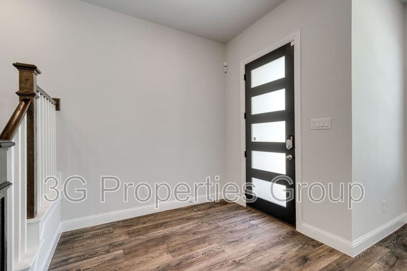Lewisville House: 344 Almanor St
