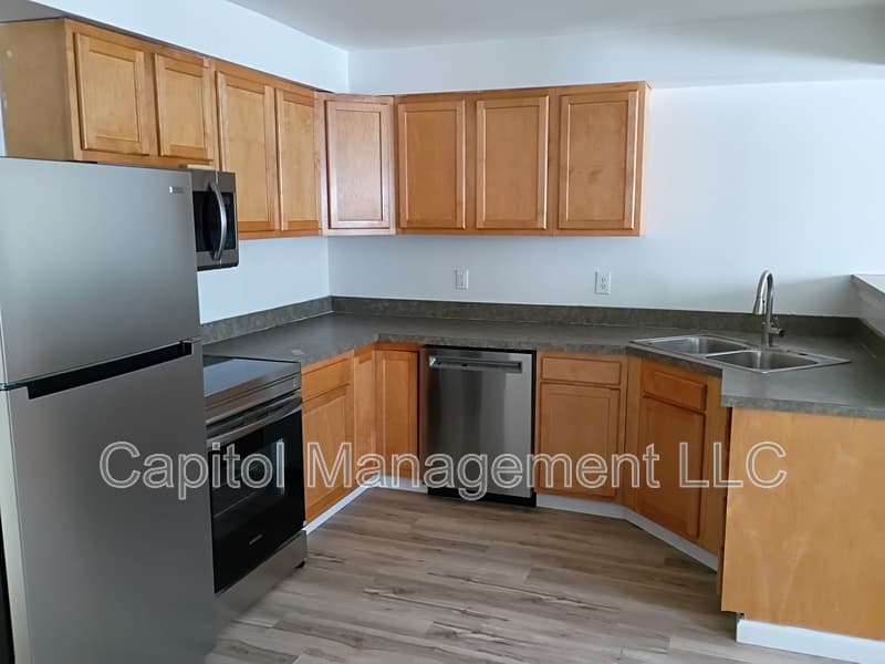 Lansing Condo: 3322 West Michigan Avenue