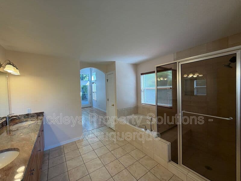 Albuquerque House: 6517 Glen Oak NE