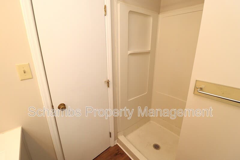 Raleigh House: 3905 Lexington Drive