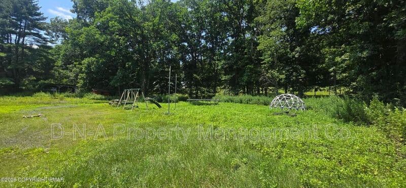 East Stroudsburg House: 135 Little Creek Lane