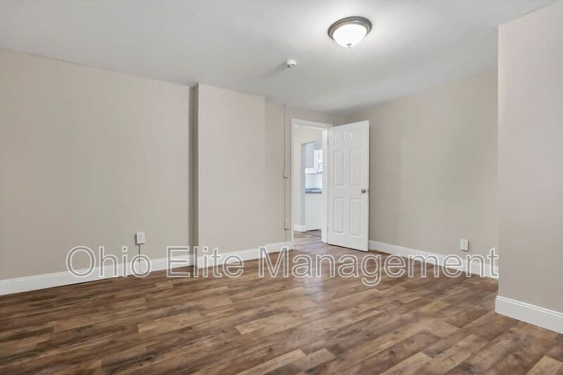 Columbus House: 85 S Wheatland Ave