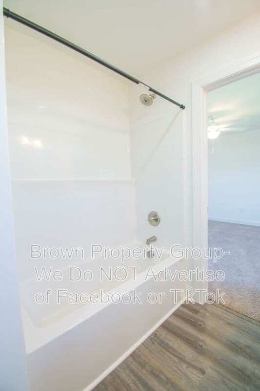 Raeford House: 157 Easy St
