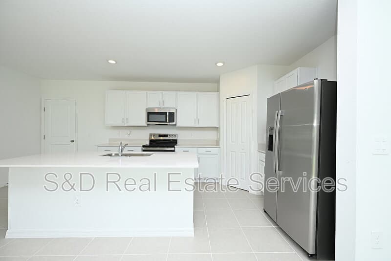 Lakeland House: 7847 Abagail Dr.
