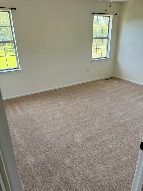 Newark House: 307 Cobble Creek Curve