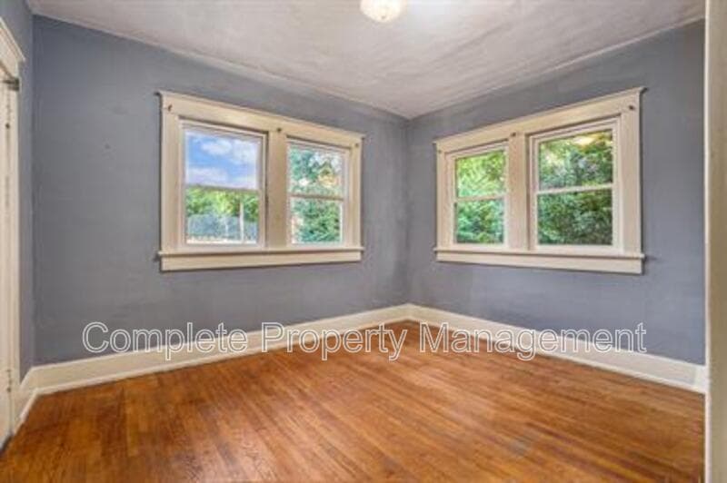 Fairfield House: 728 41st Street