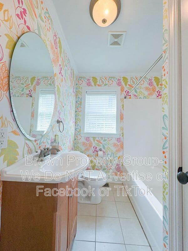 Fayetteville House: 1601 Ft. Bragg Rd