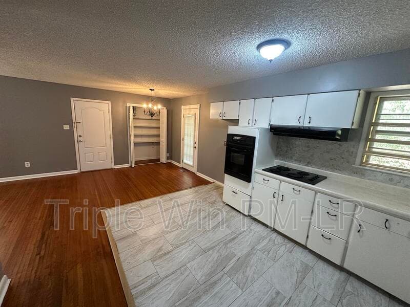 Little Rock House: 11518 Chipwood Drive