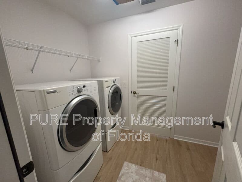 Ocala House: 15939 SW 14th Avenue Rd