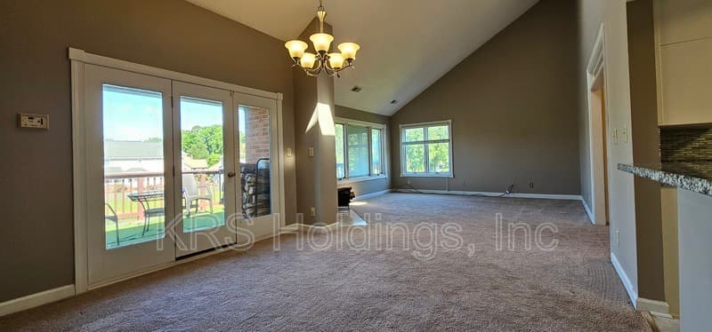 Hampton Condo: 200 Mainsail Dr.
