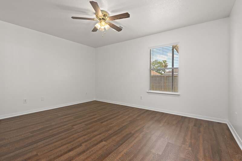 Dickinson Condo: 5165 Caicos Calle