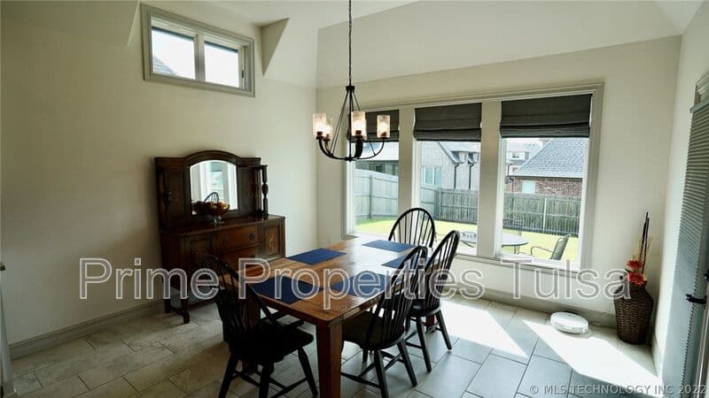 Jenks House: 12912 S 6th St