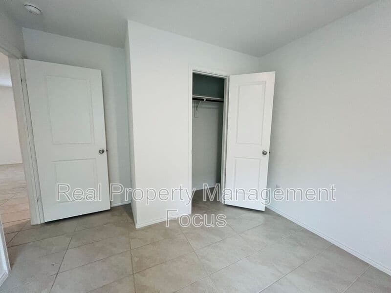 Oak Point House: 3401 Harper St