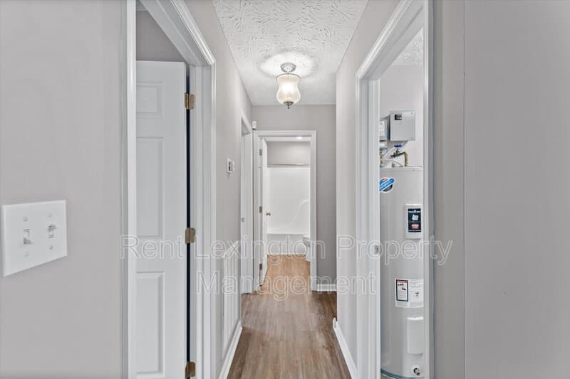Lexington House: 3534 Cave Hill Place