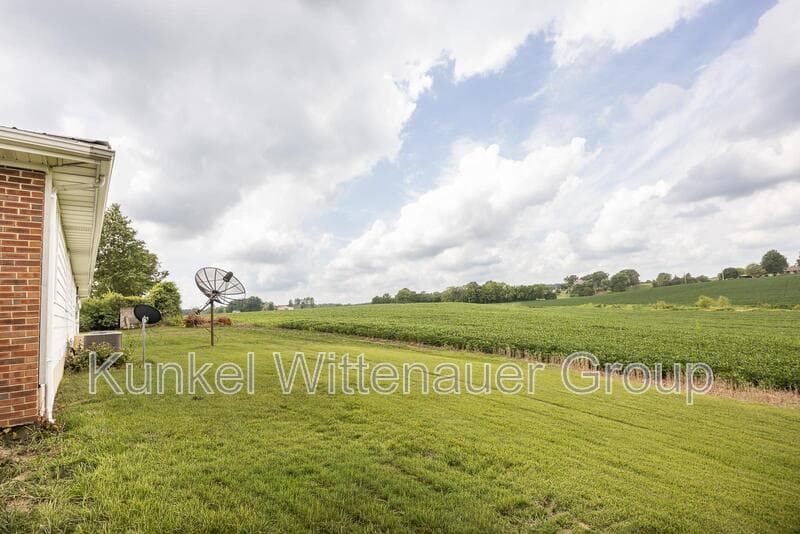 Red Bud House: 9355 IL-3
