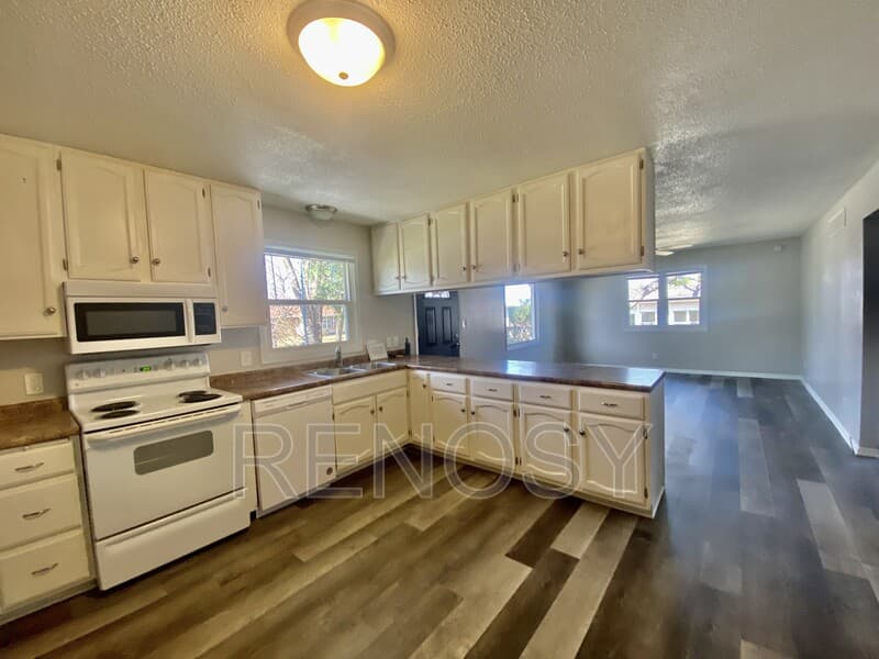 Polk City House: 209 1st Street