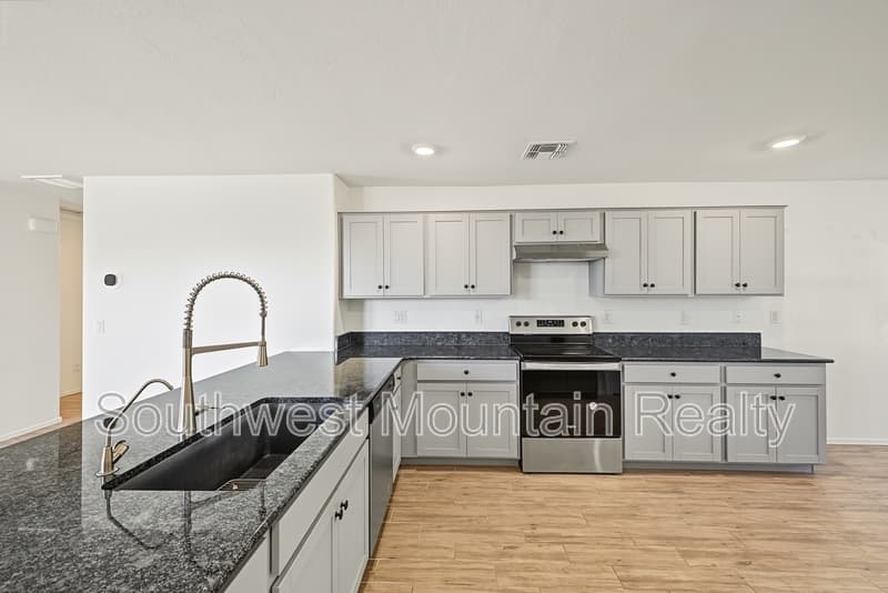 Coolidge House: 1333 W Pima Avenue