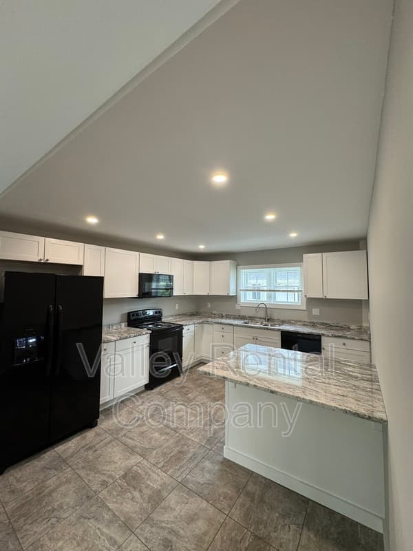 Sunderland House: 118 North Main Street - 1