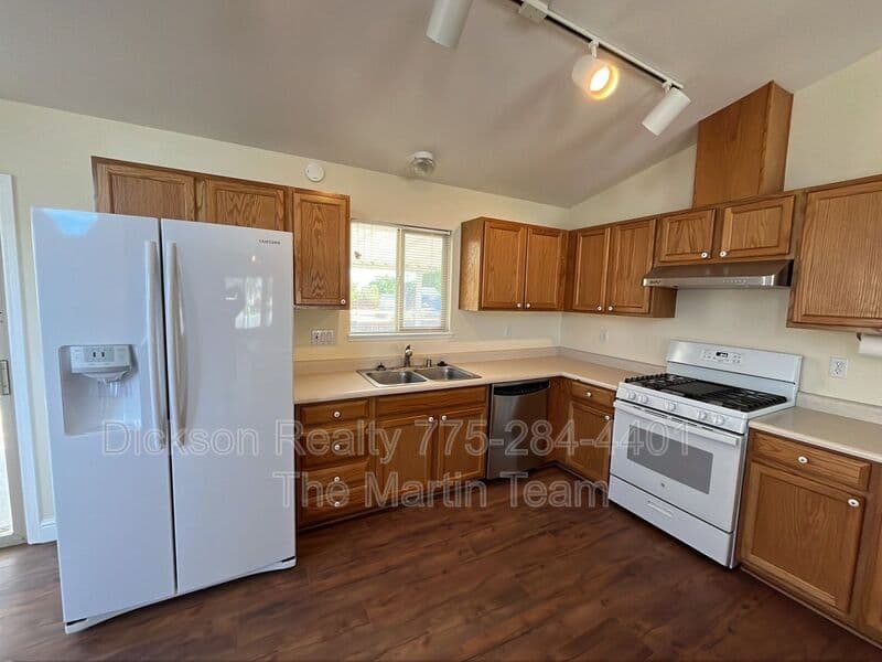 Sparks House: 970 Mercedes Drive