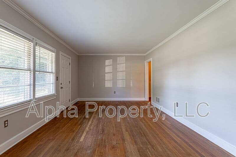Greenville House: 123 LeGrand Blvd
