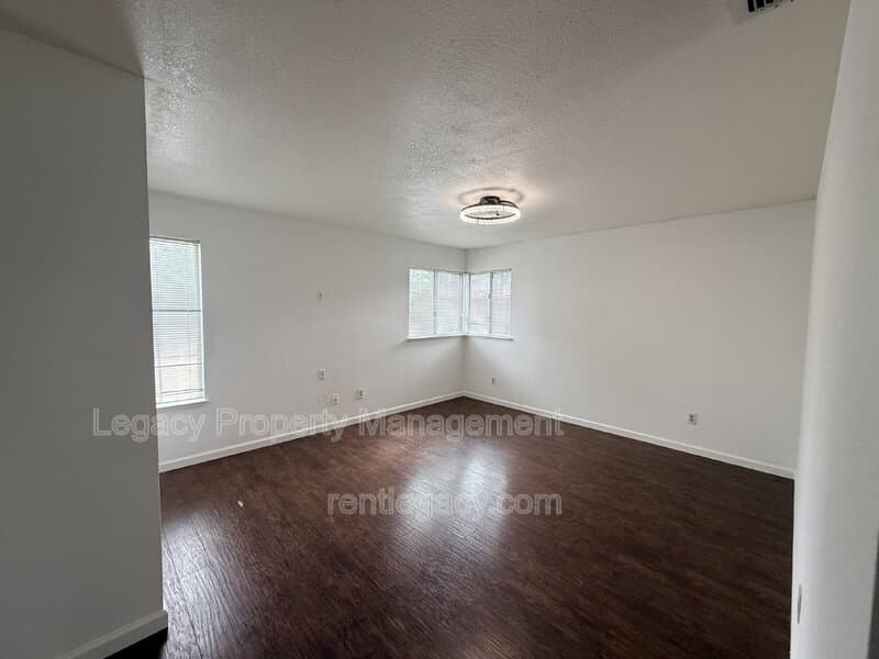 Sacramento House: 8609 Oakbank Way
