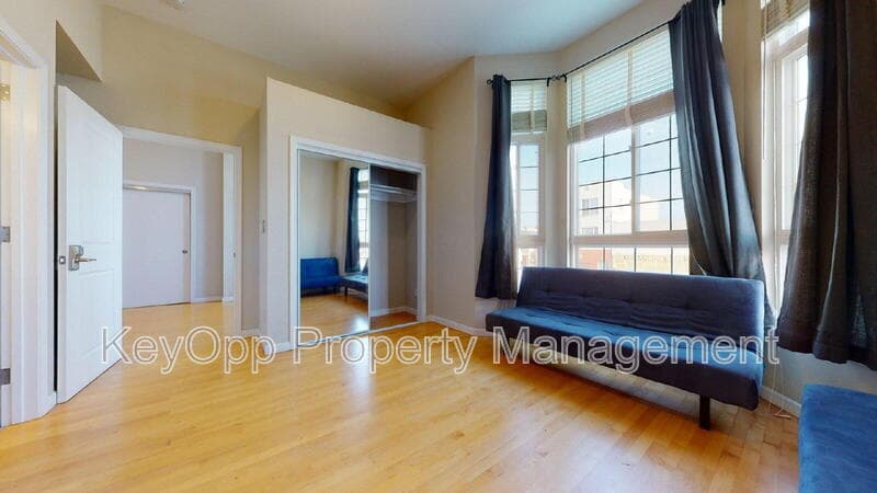 San Francisco Condo: 2332 Taraval Street