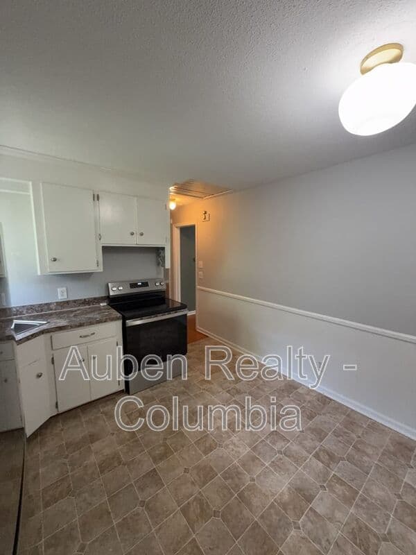 Columbia House: 1032 Lancaster St