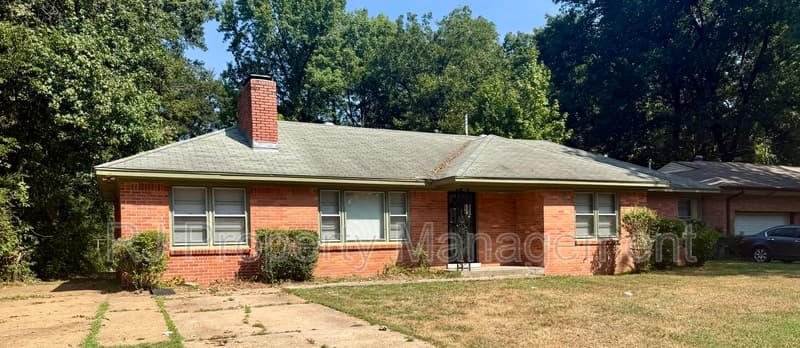 Memphis House: 1834 Saint Elmo Ave