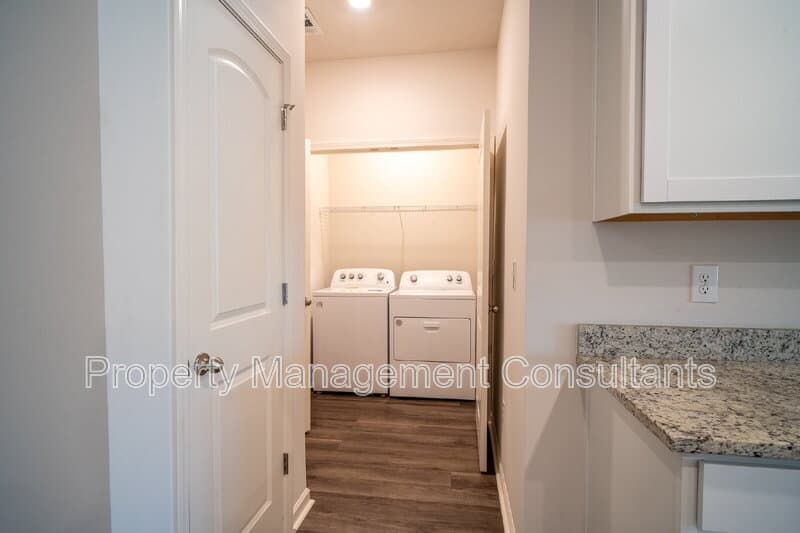 Madison House: 217 Bay Pine Dr